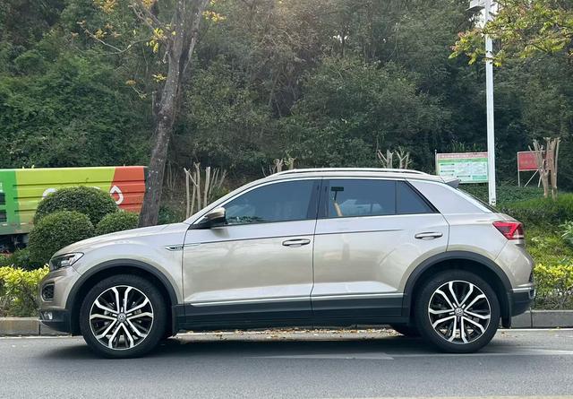 Volkswagen T-Roc Модель 2019 года 280TSI DSG 2WD Luxury Country VI – фото 5