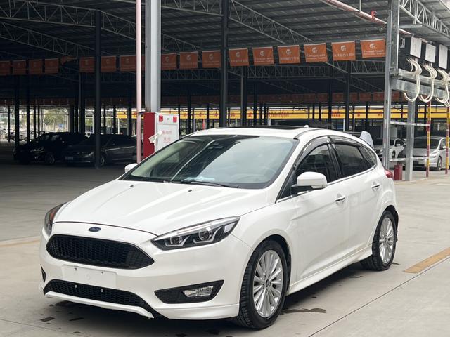 Ford Focus 2017 Hatchback EcoBoost 180 Automatic Sport – фото 1