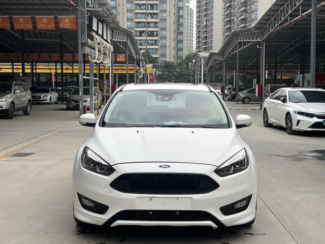 Ford Focus 2017 Hatchback EcoBoost 180 Automatic Sport – фото 2