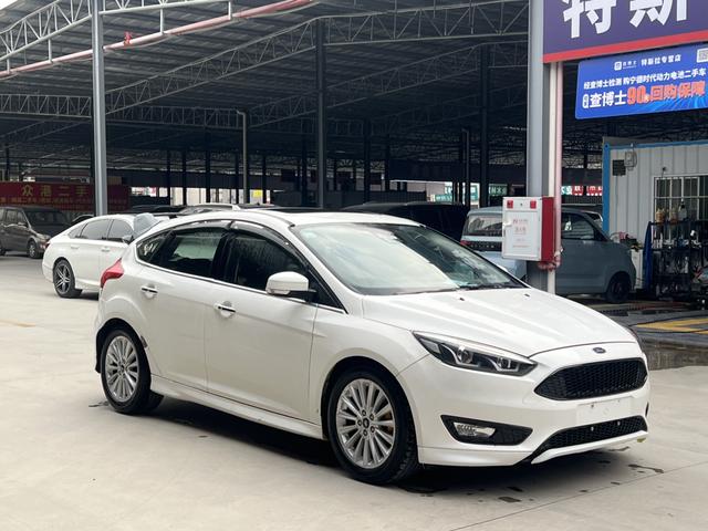 Ford Focus 2017 Hatchback EcoBoost 180 Automatic Sport – фото 3