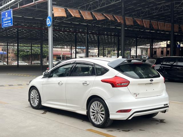 Ford Focus 2017 Hatchback EcoBoost 180 Automatic Sport – фото 9
