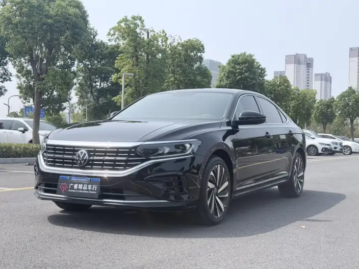 Volkswagen Passat 2022 Model 330TSI Deluxe Edition – фото 1