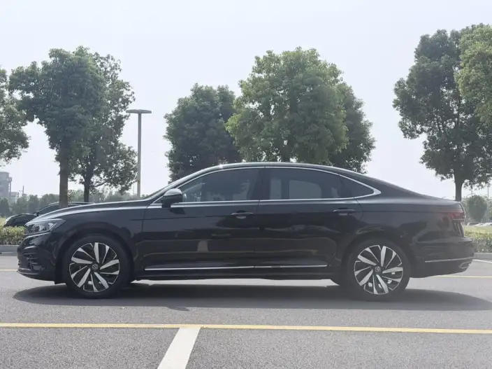 Volkswagen Passat 2022 Model 330TSI Deluxe Edition – фото 4