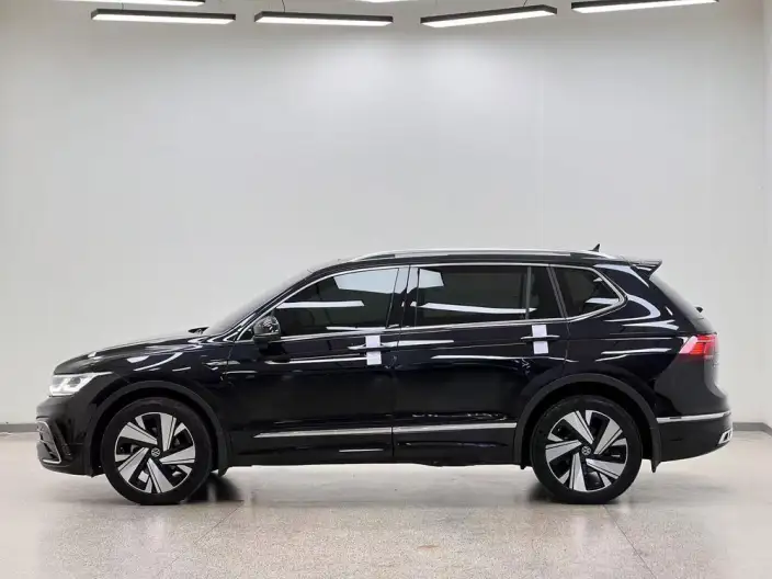 Volkswagen Tiguan L 2023 Model Facelift 380TSI 4WD R-Line Enjoy the version more 7 seat – фото 4