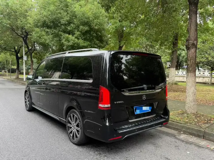 Mercedes-Benz V-Class 2022 Model V 260 L Long wheelbase Premium Edition – фото 2