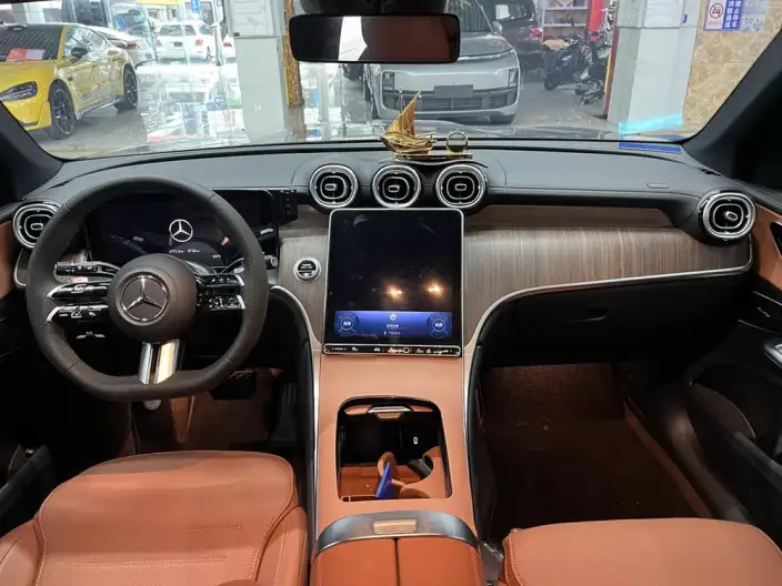 Mercedes-Benz GLC 2025 Model Facelift GLC 300 L 4MATIC Dynamic Model 5 seat – фото 3