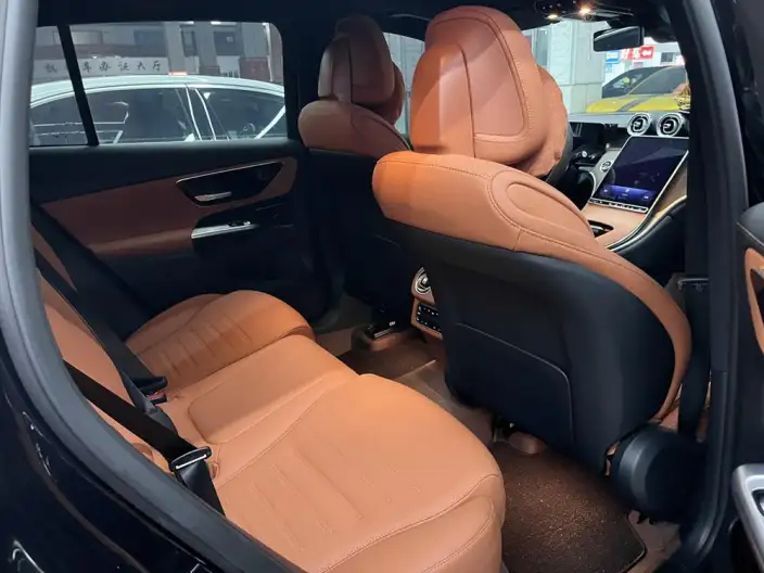 Mercedes-Benz GLC 2025 Model Facelift GLC 300 L 4MATIC Dynamic Model 5 seat – фото 9