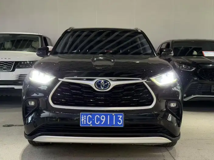 Toyota Highlander 2022 Model Hybrid 2.5L 4WD Premium Edition 7 seat – фото 2