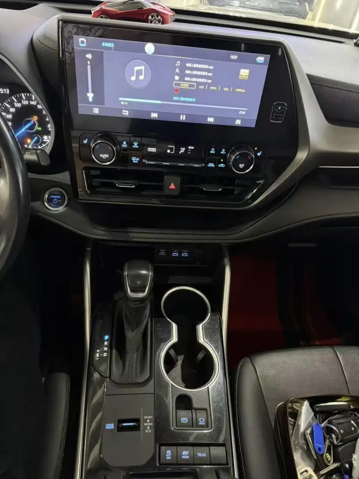 Toyota Highlander 2022 Model Hybrid 2.5L 4WD Premium Edition 7 seat – фото 8