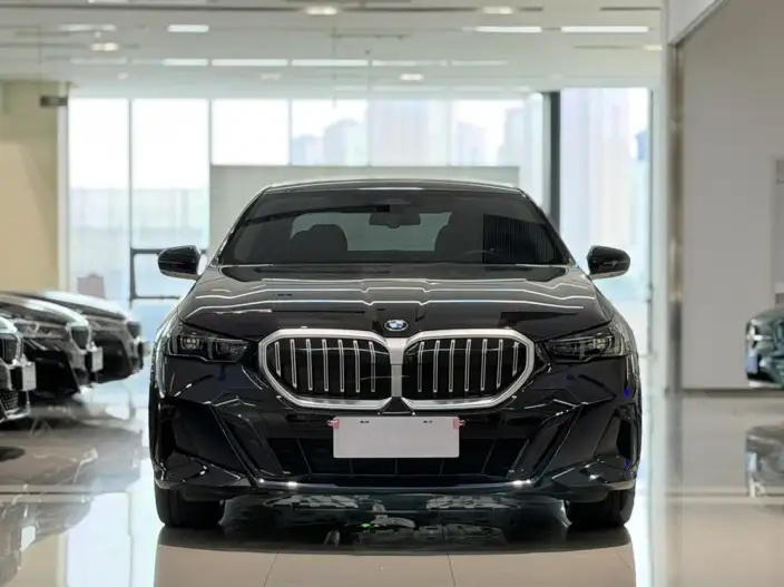 BMW 5 Series 2024 Model 530Li Leading Model M Sports Set – фото 2