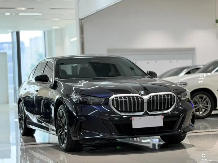 BMW 5 Series 2024 Model 530Li Leading Model M Sports Set – фото 3