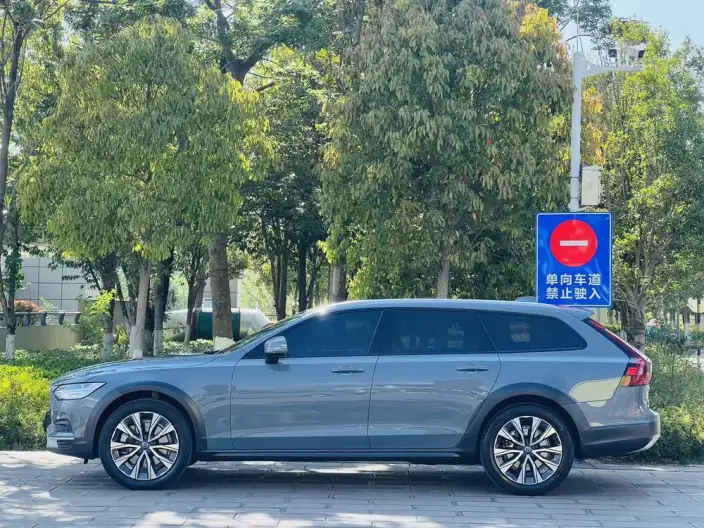 Volvo V90 2021 Model Cross Country B5 AWD Zhiyuan Edition