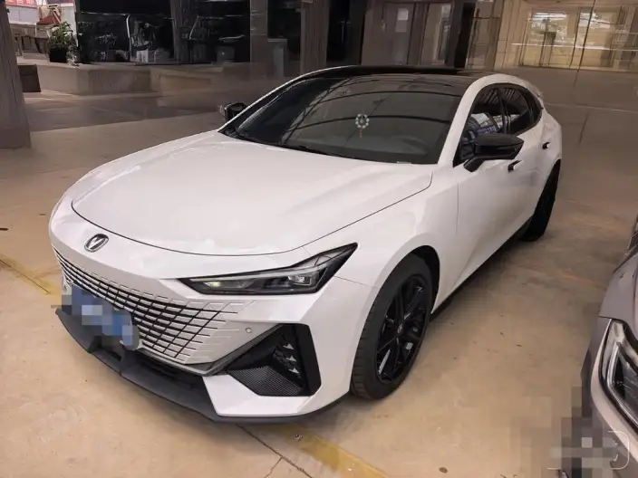 Changan UNI-V 2024 Model 1.5T Noble Model – фото 1