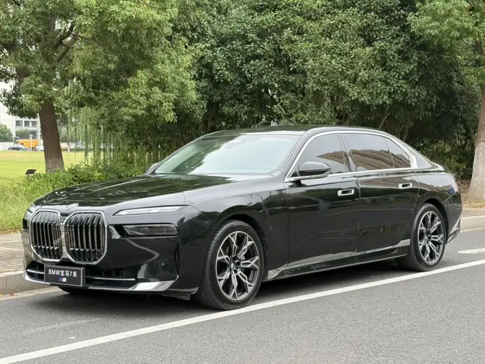 BMW 7 Series 2023 Model 735Li Luxury Set – фото 1