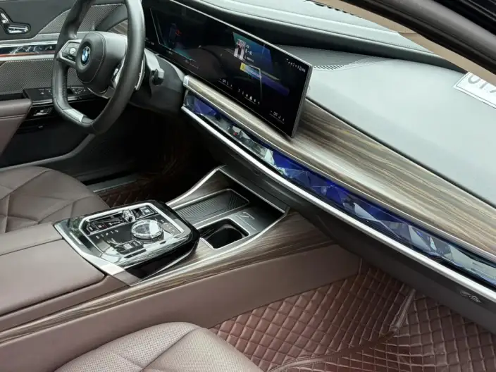 BMW 7 Series 2023 Model 735Li Luxury Set – фото 9
