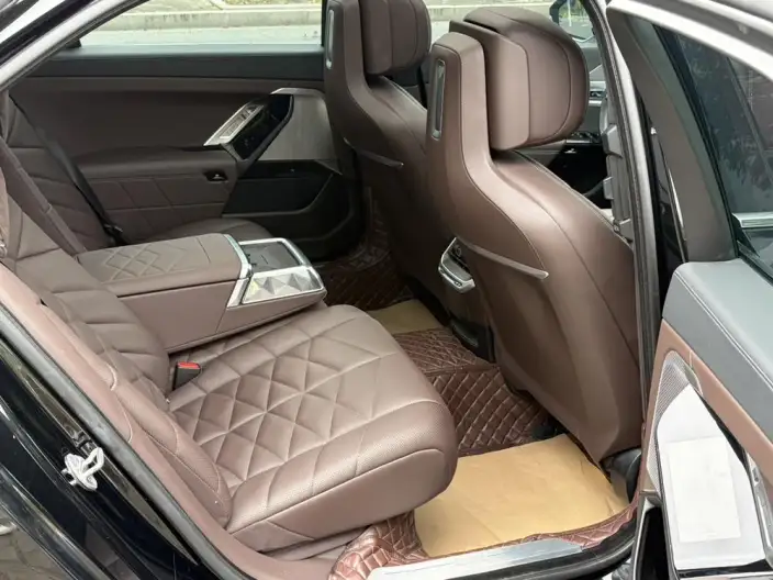 BMW 7 Series 2023 Model 735Li Luxury Set – фото 10