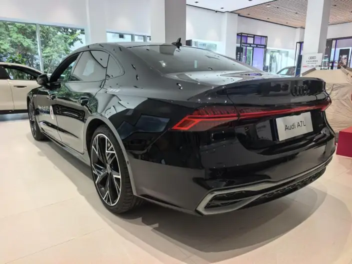 Audi A7 L 2025 Model 45 TFSI quattro Black Samurai Edition