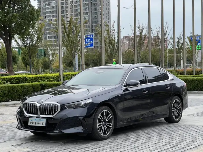 BMW 5 Series 2024 Model 530Li Leading Model M Sports Set – фото 1