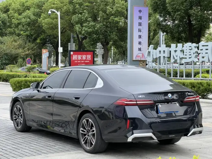 BMW 5 Series 2024 Model 530Li Leading Model M Sports Set – фото 4