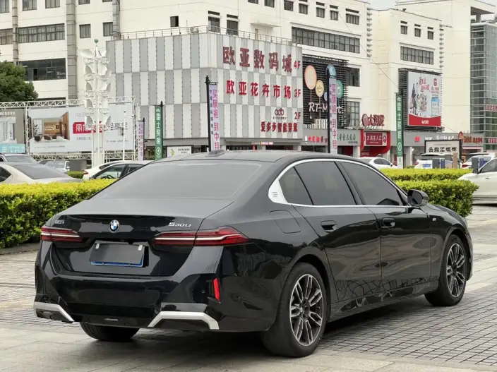 BMW 5 Series 2024 Model 530Li Leading Model M Sports Set – фото 6
