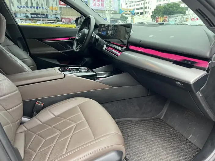 BMW 5 Series 2024 Model 530Li Leading Model M Sports Set – фото 9