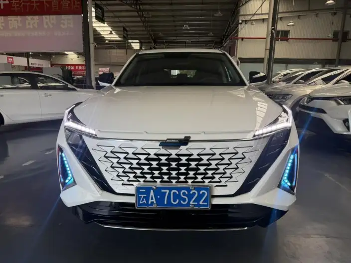 Changan Auchan Z6 2023 Model Blue whale 1.5T DCT Smart Enjoy Model – фото 2