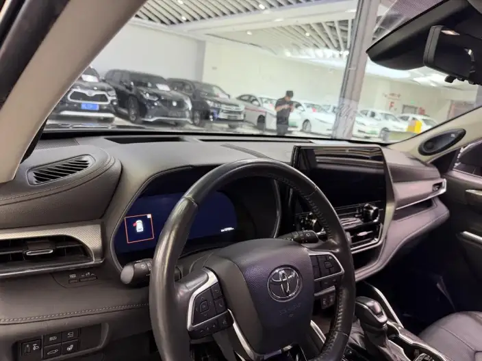 Toyota Highlander 2022 Model Hybrid 2.5L 4WD Premium Edition 7 seat – фото 7