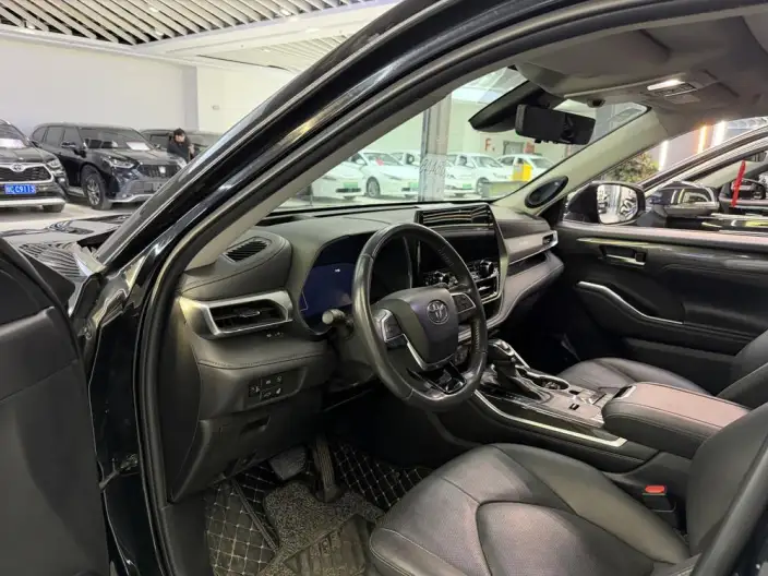 Toyota Highlander 2022 Model Hybrid 2.5L 4WD Premium Edition 7 seat – фото 8