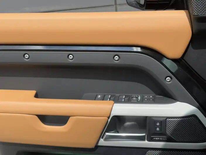 Land Rover Defender 2024 Model 110 3.0T P400 XS – фото 7