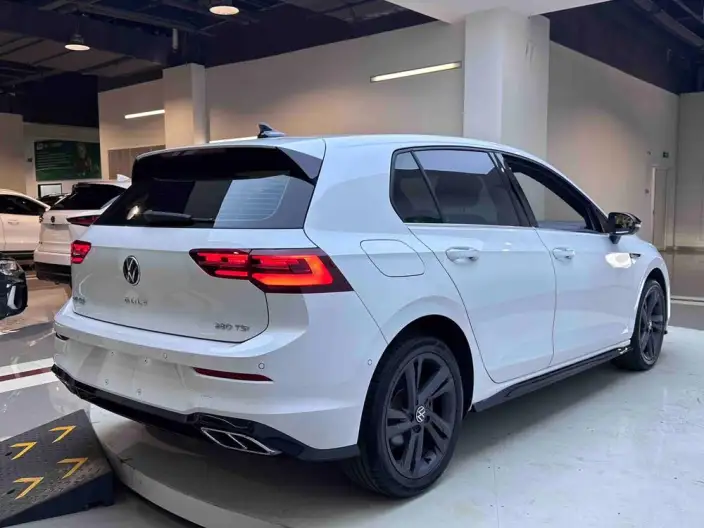 Volkswagen Golf 2023 Model 280TSI DSG R-Line Lite – фото 6