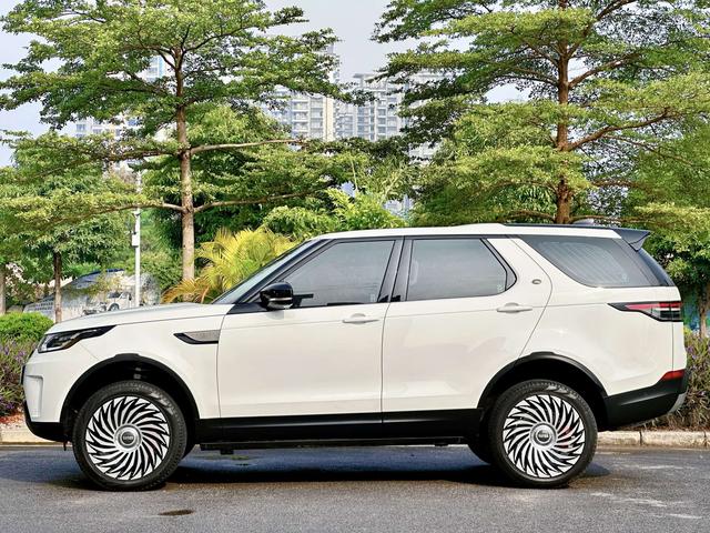 Land Rover Discovery Модель 2019 года 3.0 V6 SE – фото 4