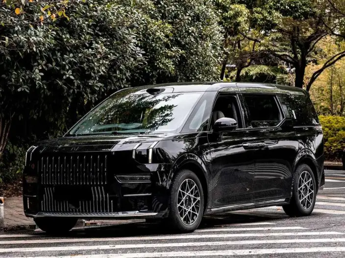 ZEEKR 009 2024 Model VI seat Executive Edition 4WD 108kWh – фото 1