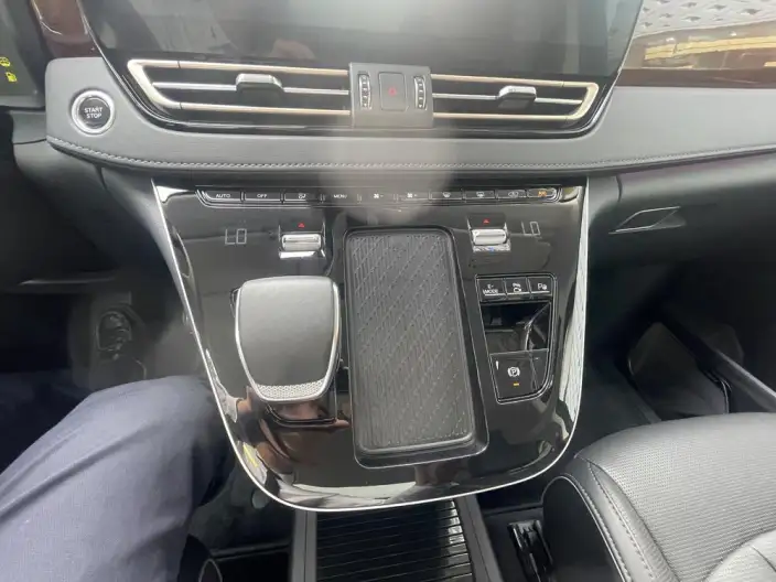 HONGQI HQ9 PHEV 2024 Model 4WD Deluxe Edition – фото 10