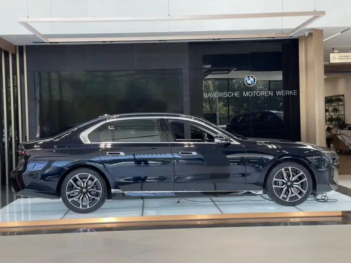 BMW 7 Series 2026 Model 735Li M Sports Set – фото 4