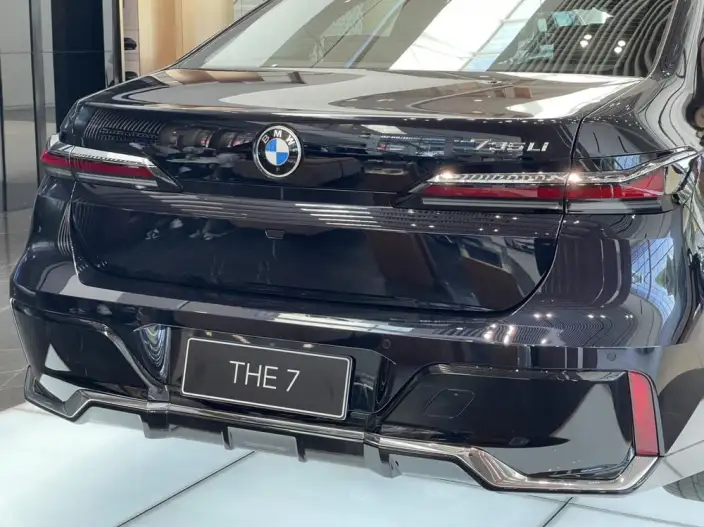 BMW 7 Series 2026 Model 735Li M Sports Set – фото 6