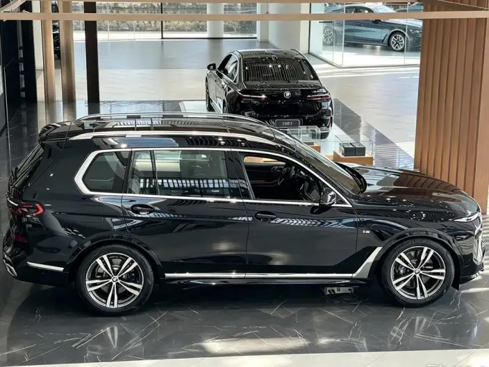 BMW X7 2026 Model xDrive40i Exclusive Model M Sports Set 7 seat – фото 5