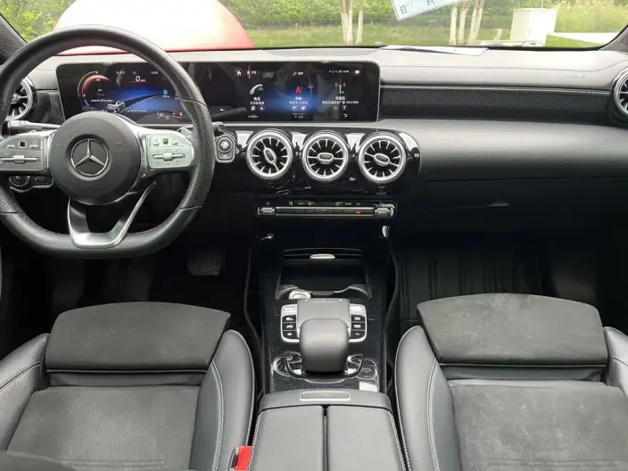 Mercedes-Benz A-class 2020 Model A 200 L Sports sedan – фото 7