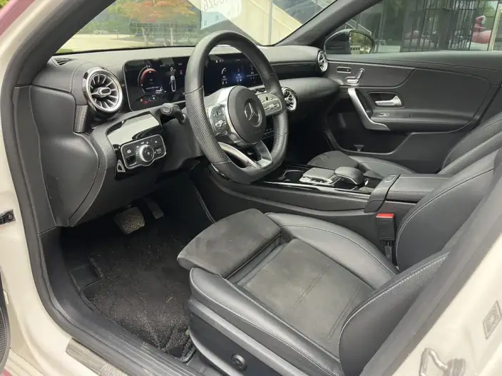 Mercedes-Benz A-class 2020 Model A 200 L Sports sedan – фото 9