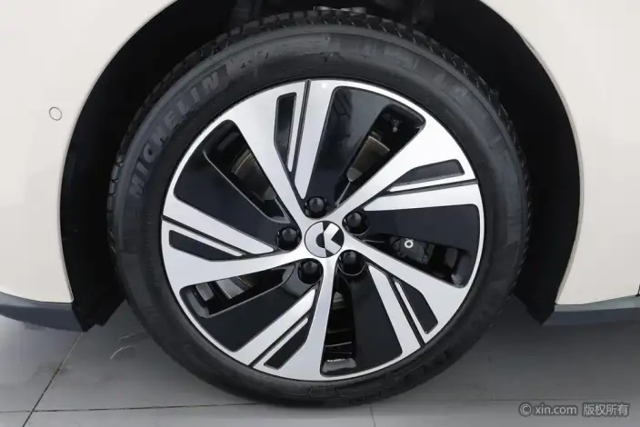 NIO ET5 2024 Model 75kWh – фото 7