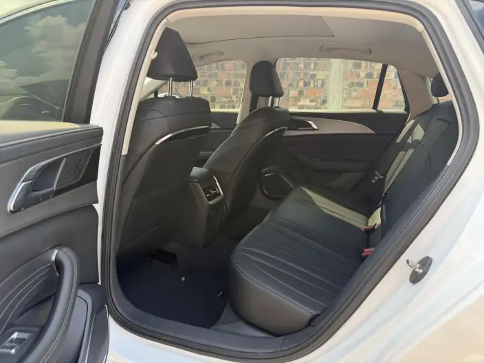 Hongqi H5 2023 Model 2.0T Automatic Smart Flag Enjoy Edition – фото 9