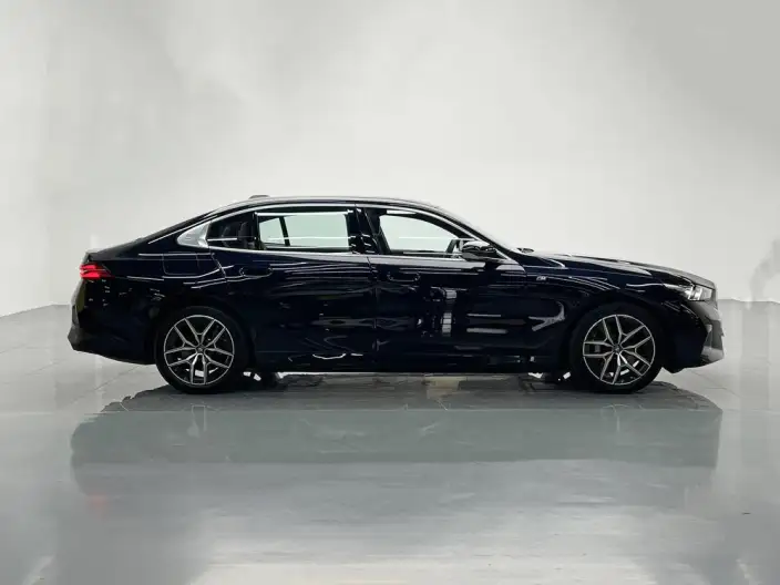 BMW i5 2024 Model eDrive35L M Sports Set – фото 8