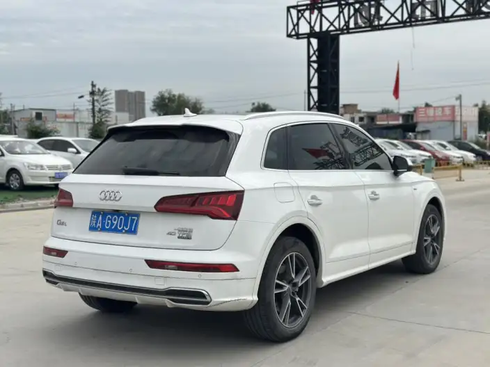 Audi Q5L 2020 Model 40 TFSI Rong Xiang Fashion Model – фото 6