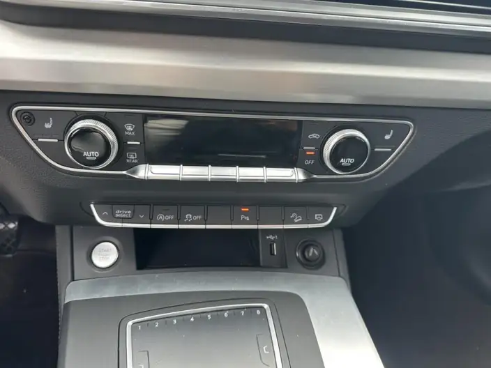 Audi Q5L 2020 Model 40 TFSI Rong Xiang Fashion Model – фото 9