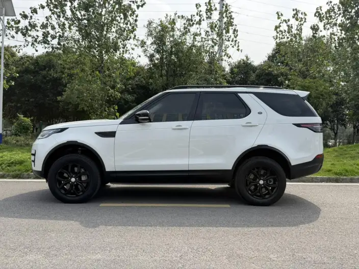 Land Rover Discovery 2020 Model 3.0 V6 SE – фото 4