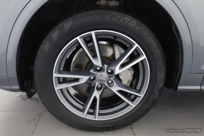 Audi Q5L 2020 Model Facelift 40 TFSI Rong Xiang Fashion Model – фото 7