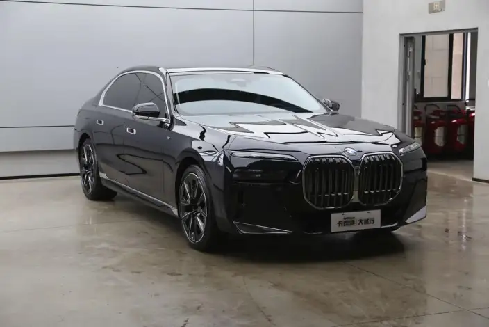 BMW 7 Series 2023 Model 740Li Leading Model M Sports Set