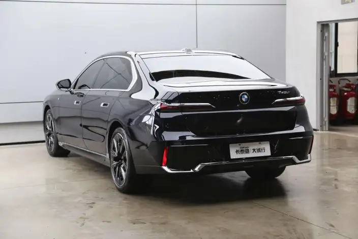 BMW 7 Series 2023 Model 740Li Leading Model M Sports Set