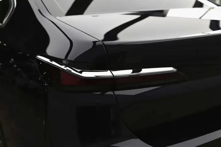 BMW 7 Series 2023 Model 740Li Leading Model M Sports Set – фото 9