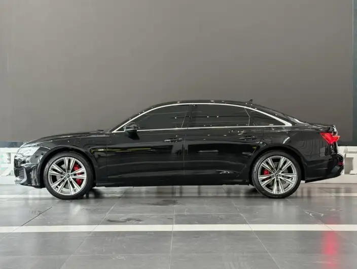 Audi A6L 2021 Model 55 TFSI quattro Exclusive Dynamic Model – фото 4