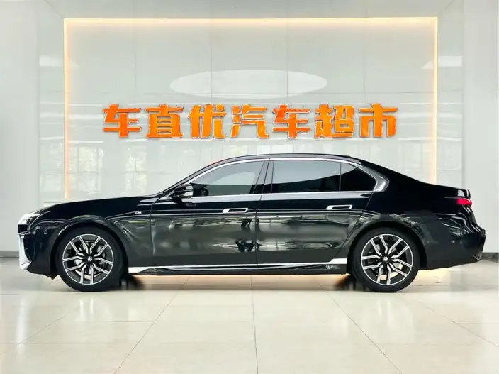 BMW 7 Series 2023 Model 735Li M Sports Set – фото 3